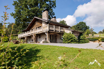 Chalet de luxe à Waimes pour 14 personnes et 2 chiens avec wellness, salle de jeux, panorama et pêche en rivière