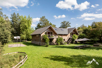 Grand chalet à Xhoffraix pour 28 personnes (+1 bébé) avec sauna, tyrolienne, terrains multi-sports et vue panoramique