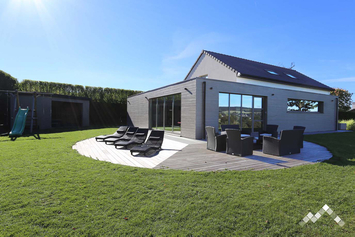 Villa de standing à Malmedy pour 12 personnes avec piscine, wellness, pétanque, salle et module de jeux