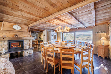 Gîte de charme à Manhay pour 14 personnes avec sauna, billard, pétanque et panorama sur la forêt