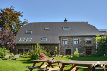 Vakantiehuis met « Bienvenue vélo » label in Manhay voor 13 personen (+1 baby) en 2 honden met sauna, petanque, kicker en buitenspelen