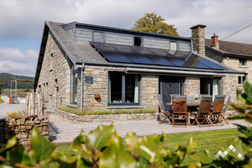 Maison ardennaise à Manhay pour 8 personnes et 2 chiens avec sauna, billard, kicker, pétanque, trampoline et abri vélos