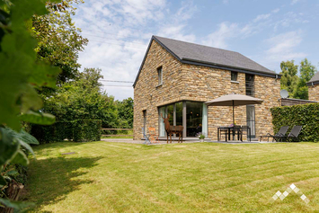 Gîte de charme à Manhay pour 4 personnes (+1 bébé) avec kicker et terrasse aménagée