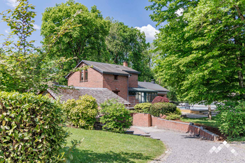 Villa à Marche-en-Famenne pour 14 personnes (+1 bébé) et 2 chiens avec piscine, sauna, kicker et terrasse couverte