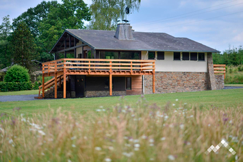 Chalet à Bièvre pour 6 personnes et 2 chiens avec terrasse panoramique au milieu de la forêt