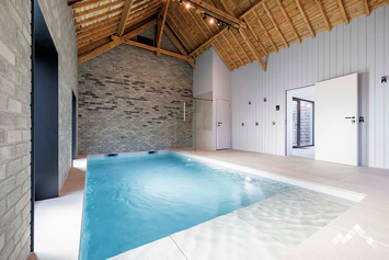 Gîte de charme à Paliseul pour 14 personnes avec piscine intérieure, billard et espace de jeux pour enfants