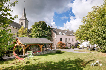 Grand gîte ardennais à Rochefort pour 21 personnes et 1 chien avec billard et jeux extérieurs