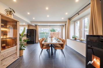 Villa pour 8 personnes (+1 bébé) à Han-sur-Lesse avec baignoire balnéo 