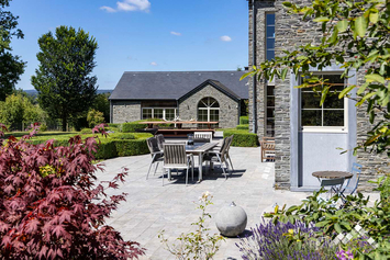 Luxe villa met binnenzwembad voor 14 personen in Sainte-Ode