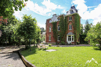 Villa nabij het centrum van Durbuy voor 14 personen, met sauna, jacuzzi, pingpong en panoramisch terras