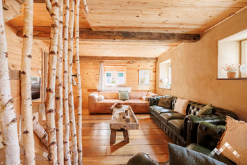 Gîte de charme pour 6 adultes et 3 enfants à Sprimont avec piscine intérieure, jacuzzi, sauna, hammam et mur d'escalade