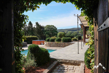 Maison ardennaise à Trois-Ponts pour 9 personnes avec piscine, sauna, jacuzzi pétanque et vue panoramique