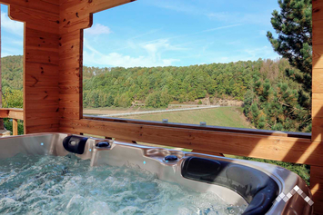 Vakantieverblijf met uitzicht op het Meer van Coo voor 7 personen, met jacuzzi en panoramisch uitzicht