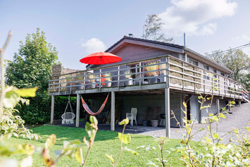Chalet à Francorchamps pour 5 personnes et 1 chien avec jacuzzi, trampoline et accès PMR