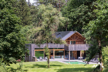 Luxe chalet midden in de natuur in Stoumont voor 14 personen en 1 baby met zwembad, biljart en kinderspelen