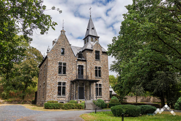 Château de luxe à Tenneville pour 18 personnes avec piscine, jacuzzi, sauna et billard 