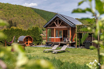 Cabane pour 4 personnes et 2 chiens à Trois-Ponts avec piscine, sauna et jacuzzi 