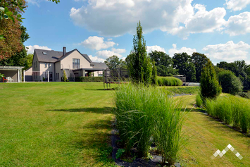 Villa de luxe à Vielsalm pour 24 personnes et 2 chiens avec hammam, sauna, terrain multi-sport et jeux pour enfants